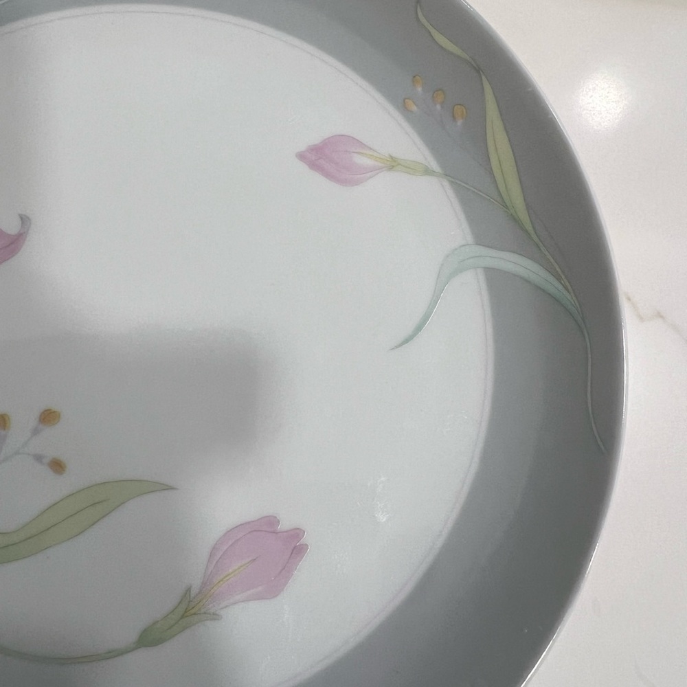 Remembrance by Action 4 Vintage 80s Floral plates - Picture 4 of 7